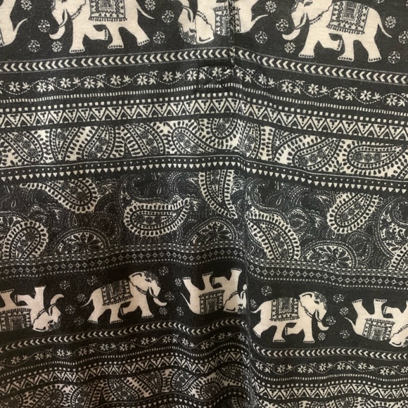 Quarter-Sleeve Elephant-Design Top - Medium - Picture 2 of 3